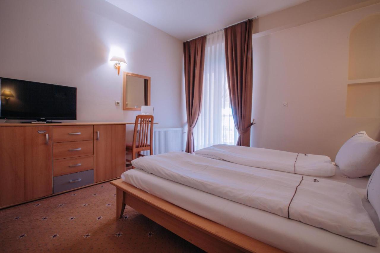 Hotel Filip Ohrid Bagian luar foto